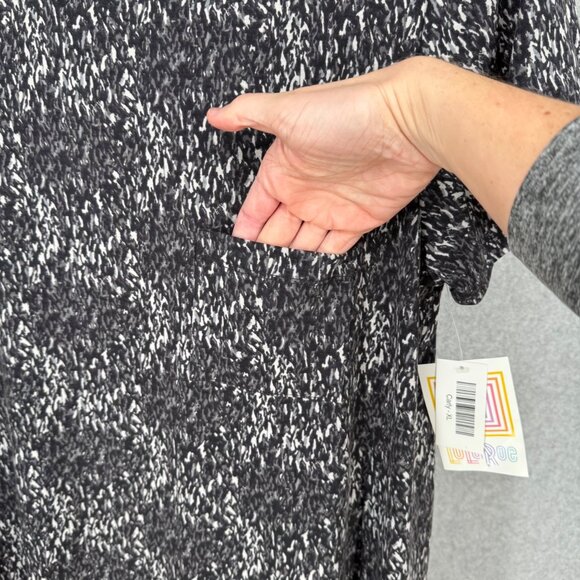 LuLaRoe Carly T Shirt Dress Size XL Black Gray Print Casual Comfortable NEW - Picture 2 of 11